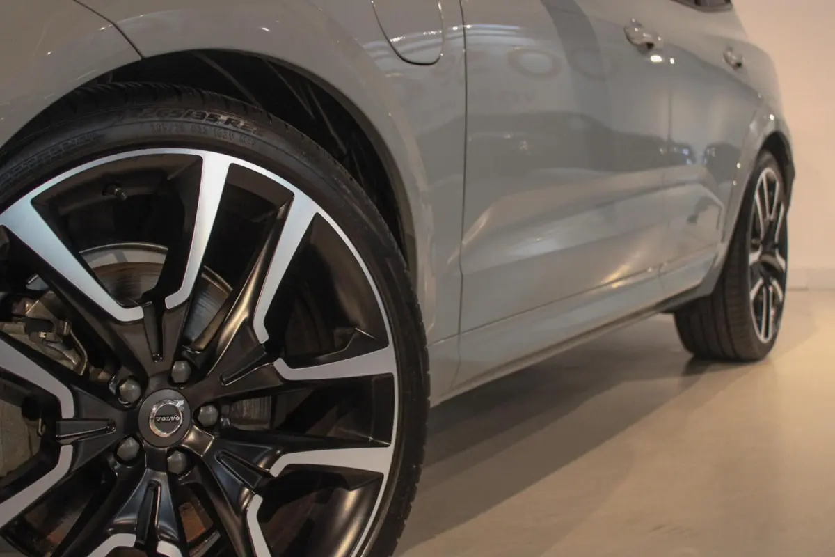2.0 T6 Plug-in hybrid AWD Plus Dark LUCHTV | PANO