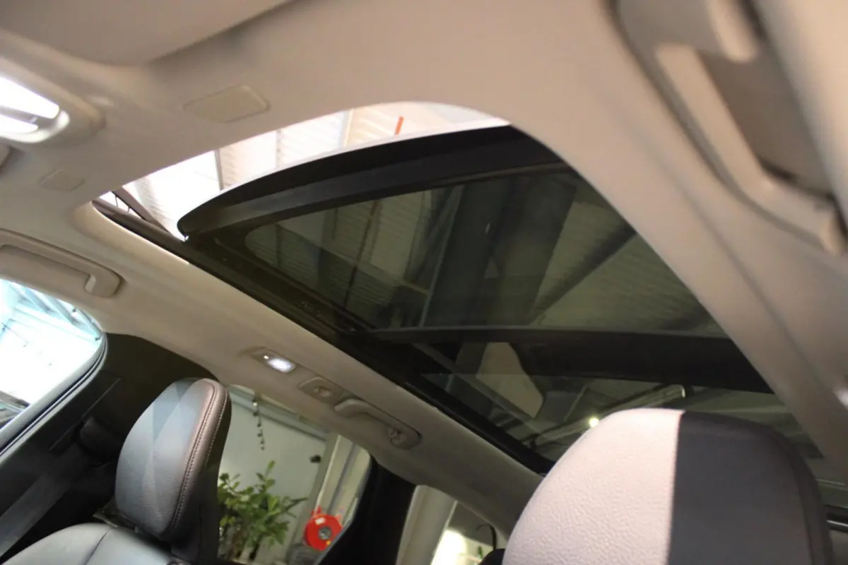 2.0 T6 Plug-in hybrid AWD Plus Dark LUCHTV | PANO