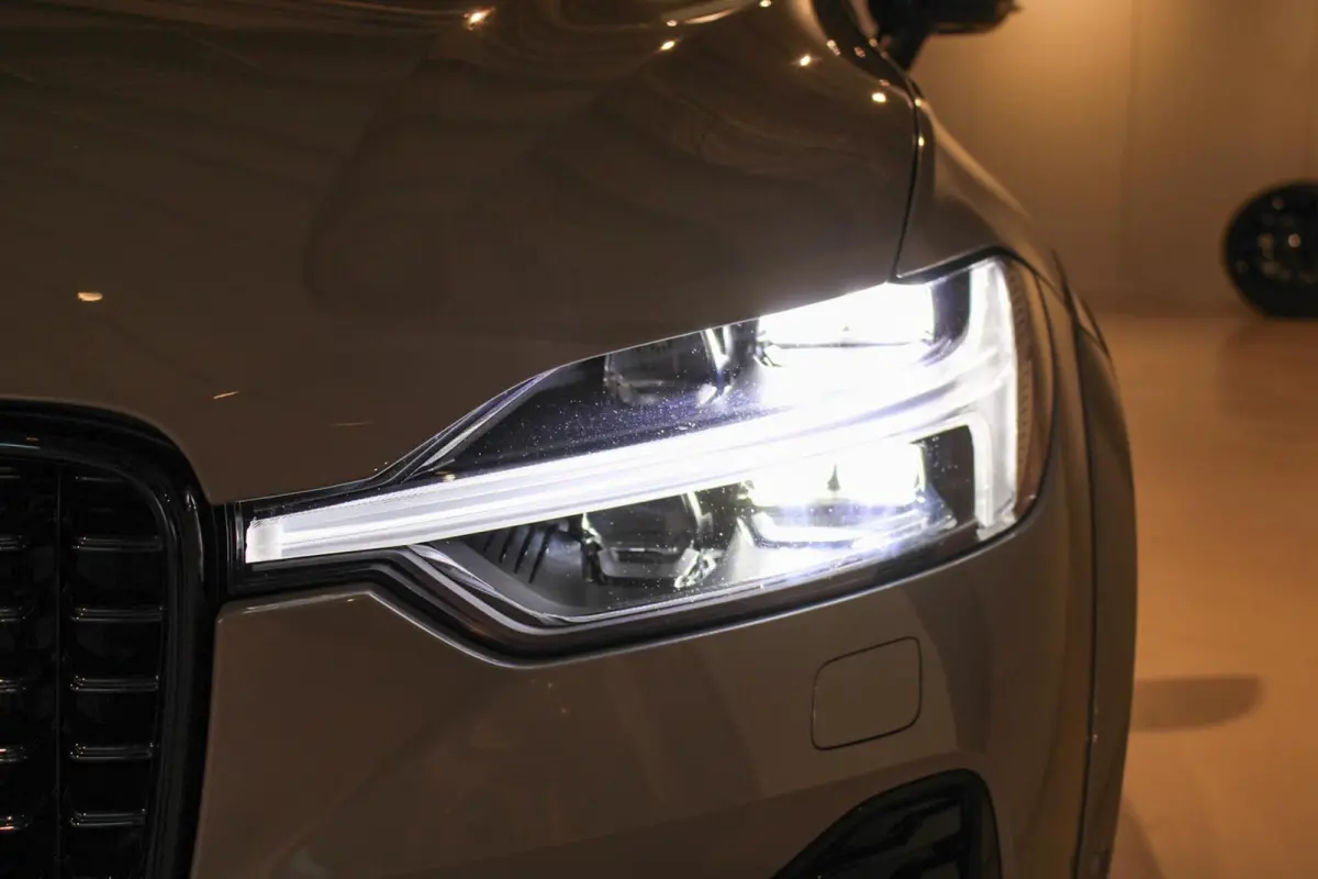 2.0 T6 Plug-in hybrid AWD Plus Dark LUCHTV | PANO