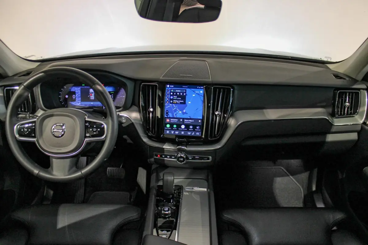 2.0 T6 Plug-in hybrid AWD Plus Dark LUCHTV | PANO