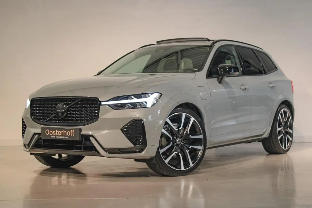 2.0 T6 Plug-in hybrid AWD Plus Dark LUCHTV | PANO