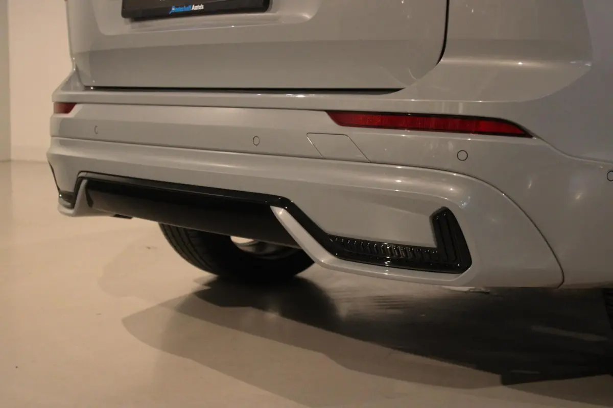 2.0 T6 Plug-in hybrid AWD Plus Dark LUCHTV | PANO