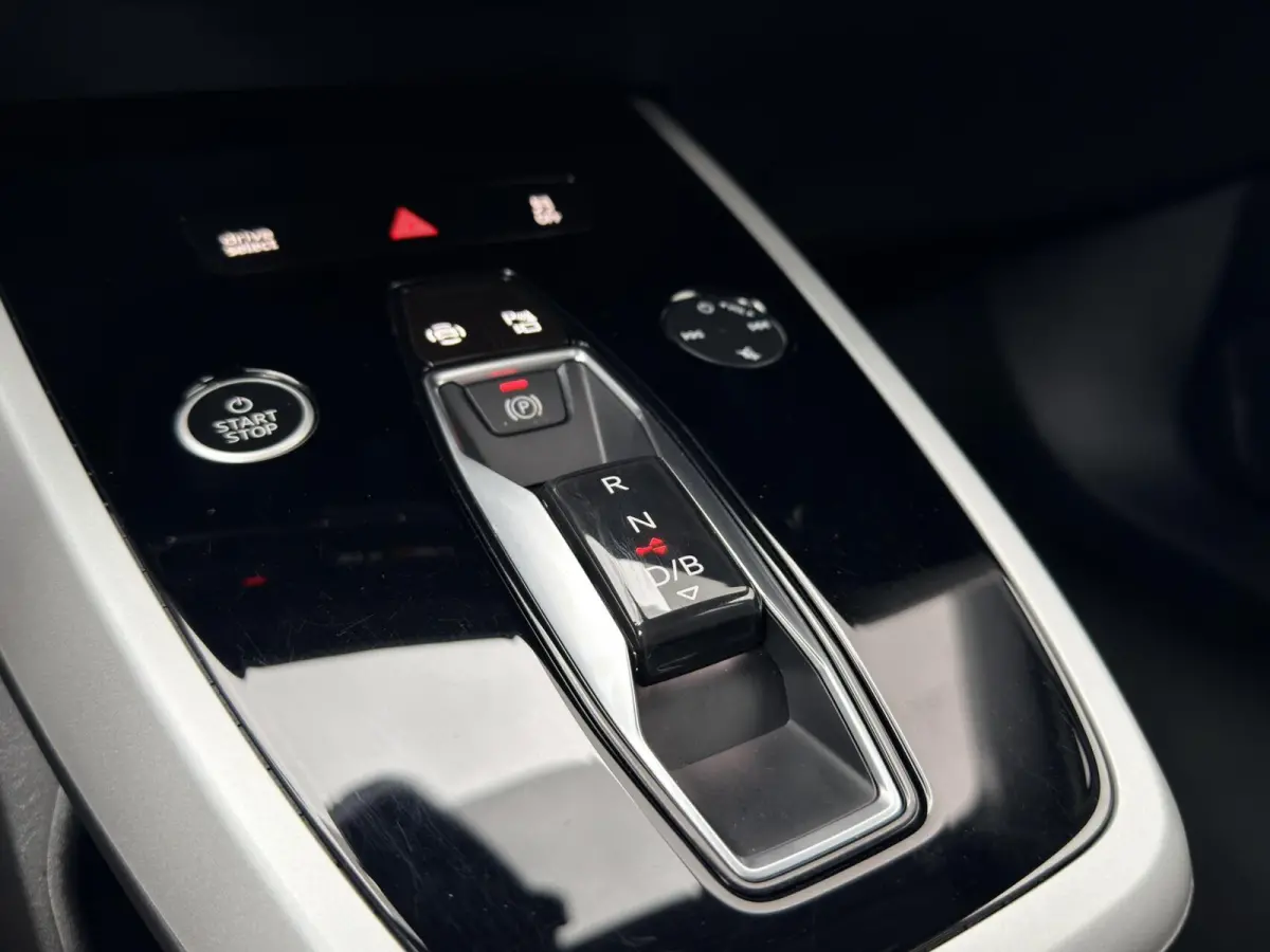 40 Launch edition Advanced Plus 77 kWh 1e eig|Carplay|Warmtepomp|Dealer OH|