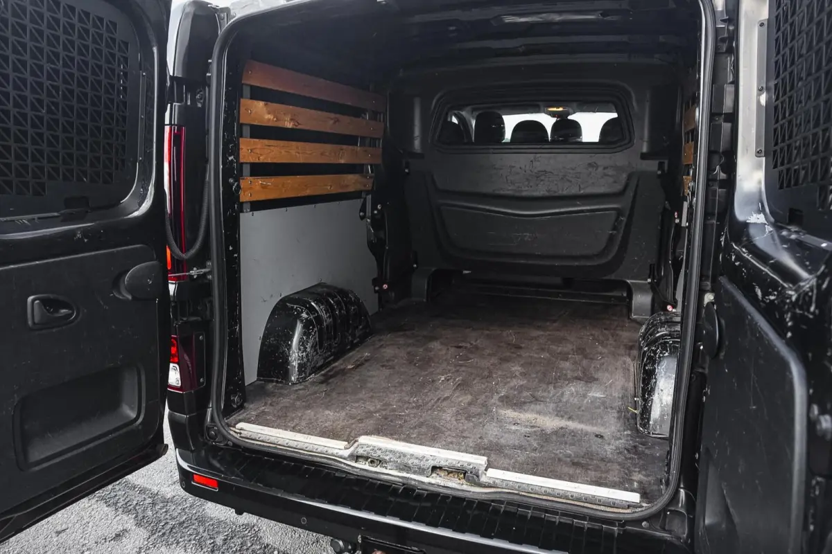 bestel 2.0 dCi 145 T29 L2H1 DC Luxe