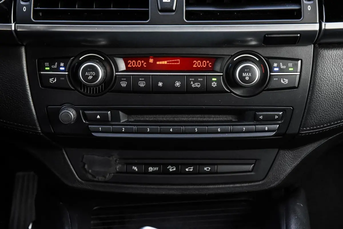 M 4.4 V8 555PK LCI | Pano | Soft-Close | Standkachel