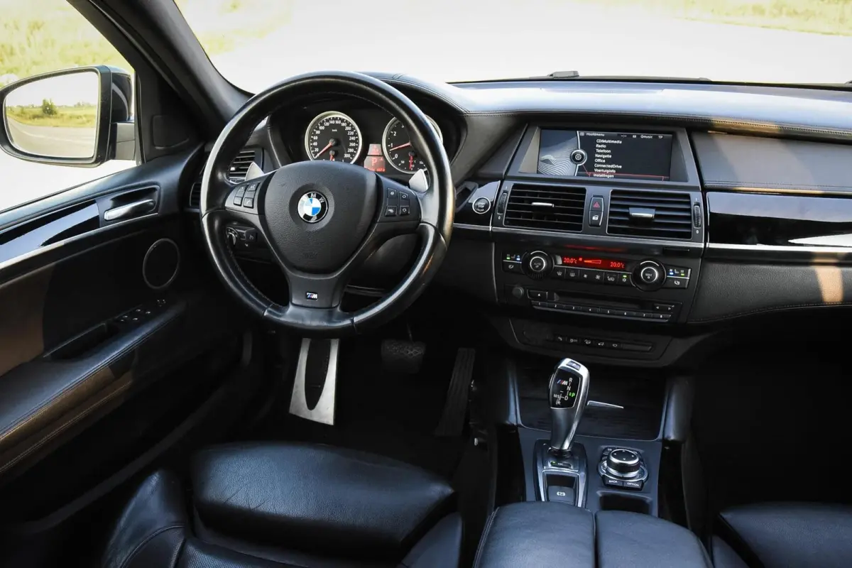 M 4.4 V8 555PK LCI | Pano | Soft-Close | Standkachel