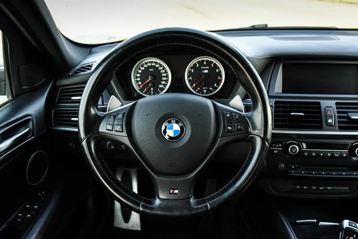 M 4.4 V8 555PK LCI | Pano | Soft-Close | Standkachel