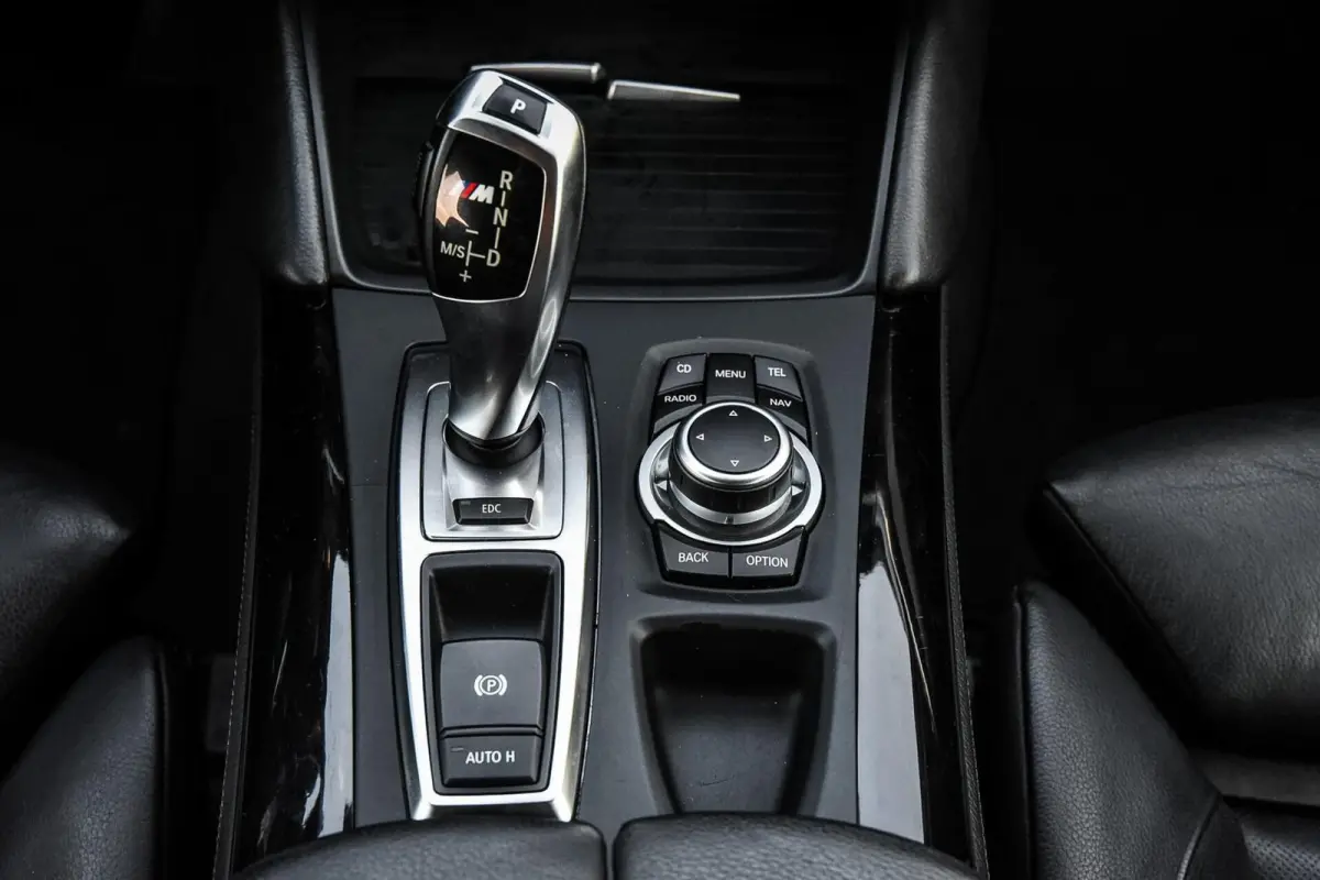 M 4.4 V8 555PK LCI | Pano | Soft-Close | Standkachel