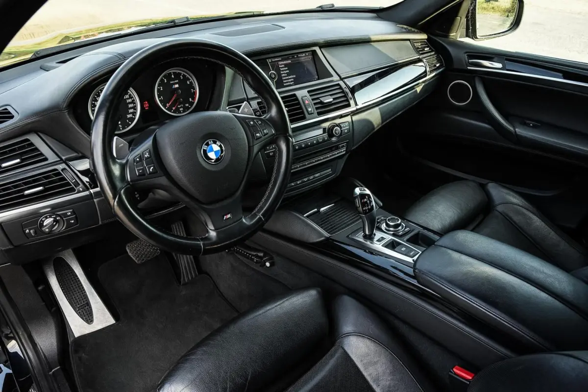 M 4.4 V8 555PK LCI | Pano | Soft-Close | Standkachel