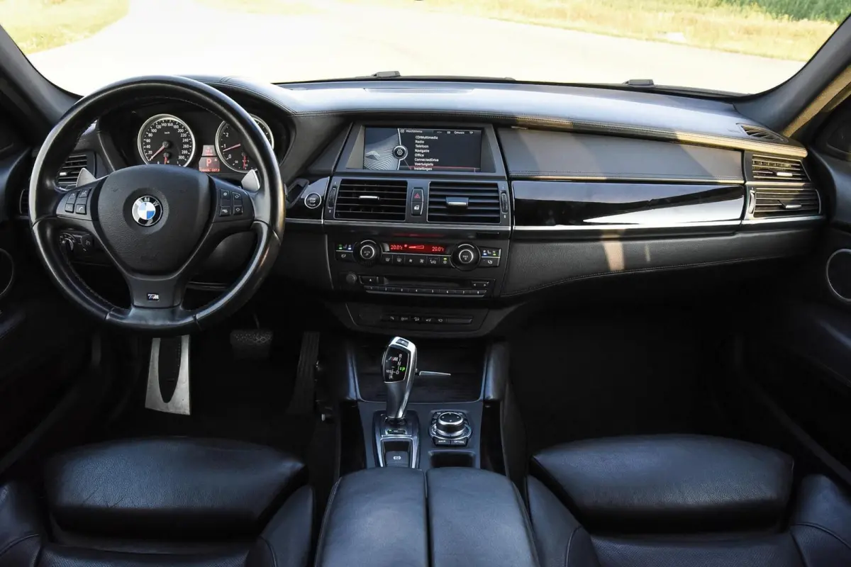 M 4.4 V8 555PK LCI | Pano | Soft-Close | Standkachel
