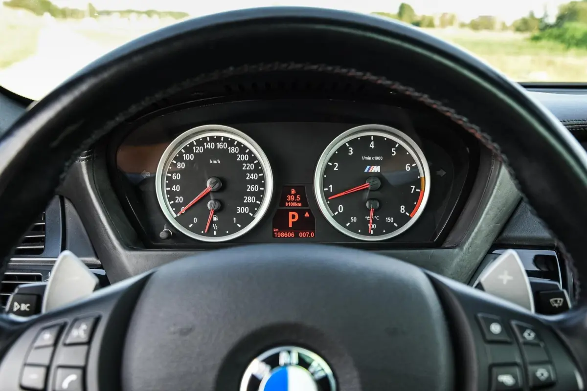 M 4.4 V8 555PK LCI | Pano | Soft-Close | Standkachel
