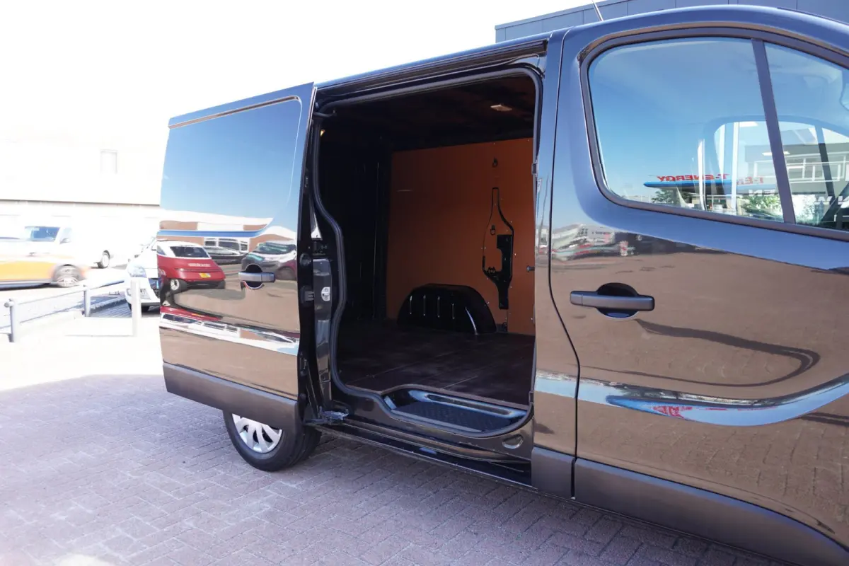 1.6 dCi T27 L1H1 Work Edition Energy | 3 Zitter | 95.000KM | Airco | Navigatie | Zwart | 2019 | Inruil mogelijk