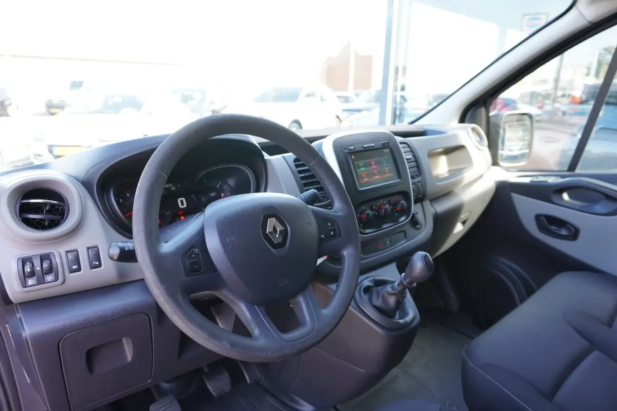 1.6 dCi T27 L1H1 Work Edition Energy | 3 Zitter | 95.000KM | Airco | Navigatie | Zwart | 2019 | Inruil mogelijk