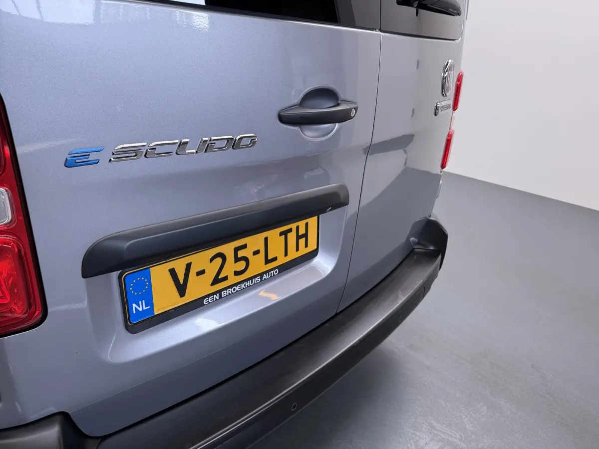 e-Scudo L3H1 50kWh BLACK EDITION | Achterdeuren met ruiten | Airco | Metaalkleur
