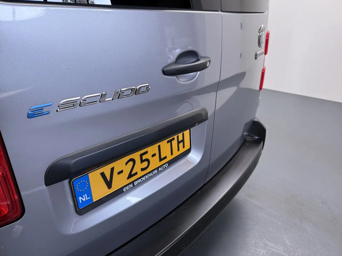 e-Scudo L3H1 50kWh BLACK EDITION | Achterdeuren met ruiten | Airco | Metaalkleur