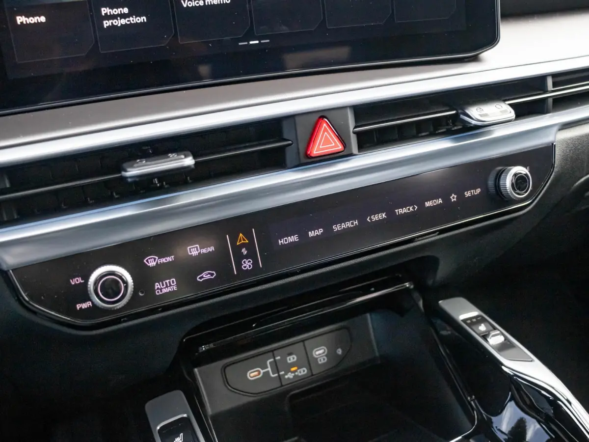 1.6 T-GDi Plug-in Hybrid 4WD DynamicPlusLine 7p | Actieprijs* | Bose | Schuifkanteldak | ZOMERDEAL | Navi. | Clima. | Adapt. Cruise. | Dodehoekassistentie | Panodak | Stoel&Stuur Verwarming