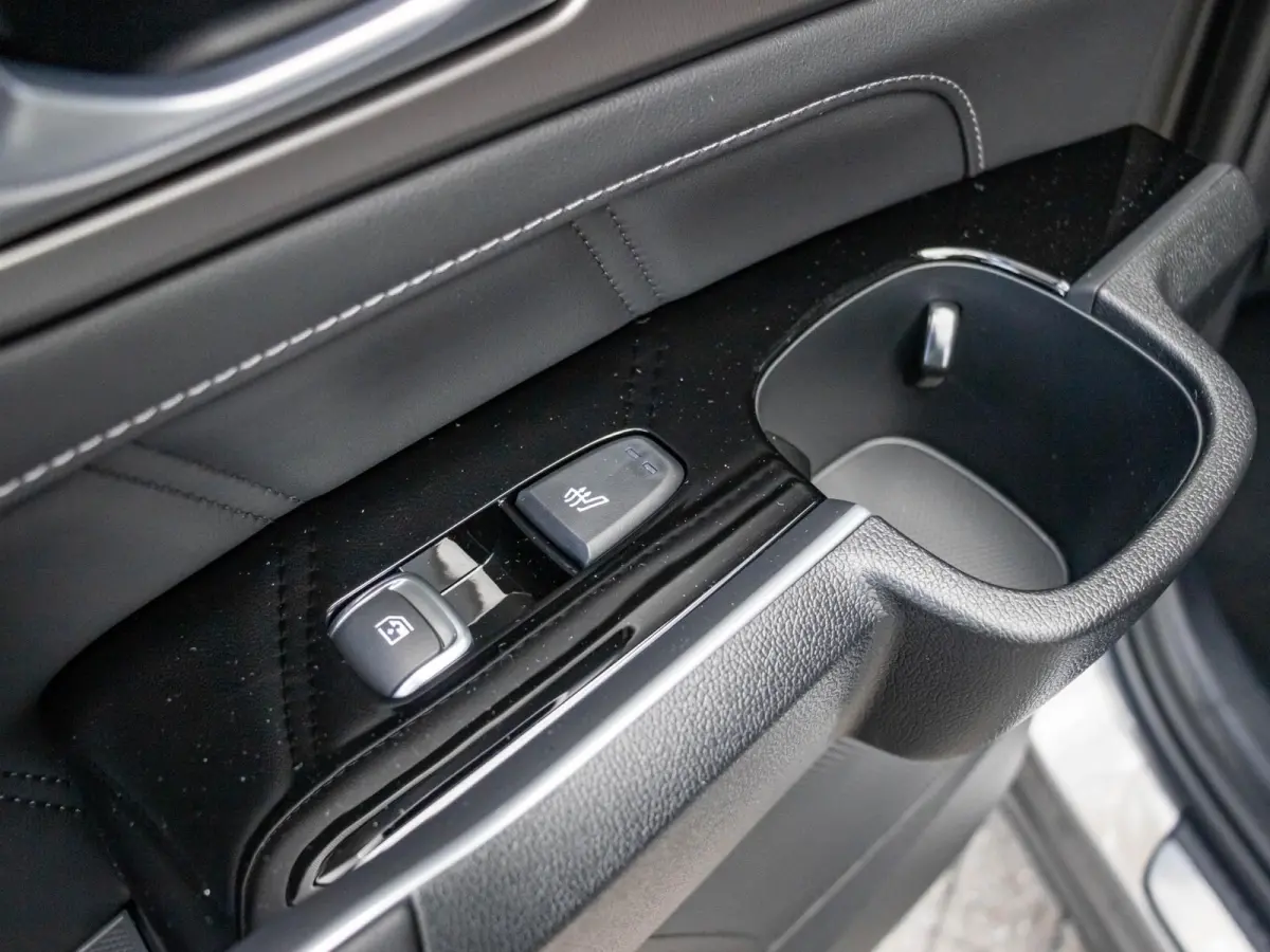1.6 T-GDi Plug-in Hybrid 4WD DynamicPlusLine 7p | Actieprijs* | Bose | Schuifkanteldak | ZOMERDEAL | Navi. | Clima. | Adapt. Cruise. | Dodehoekassistentie | Panodak | Stoel&Stuur Verwarming