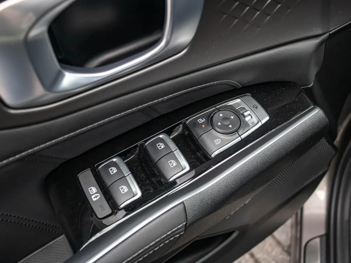 1.6 T-GDi Plug-in Hybrid 4WD DynamicPlusLine 7p | Actieprijs* | Bose | Schuifkanteldak | ZOMERDEAL | Navi. | Clima. | Adapt. Cruise. | Dodehoekassistentie | Panodak | Stoel&Stuur Verwarming
