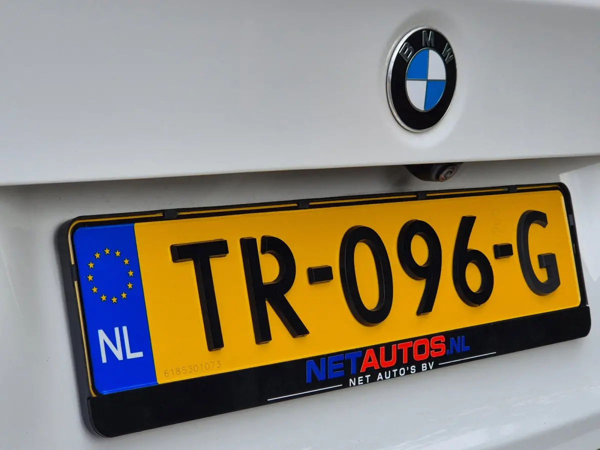 320i Sport Ed Pano CarPlay H&K virtual dash GR Navi Elk. Trekhaak Camera Dode Hoek waarschuwing 19inch M Velgen