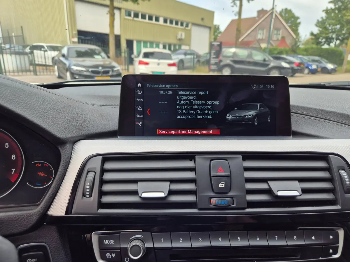 320i Sport Ed Pano CarPlay H&K virtual dash GR Navi Elk. Trekhaak Camera Dode Hoek waarschuwing 19inch M Velgen
