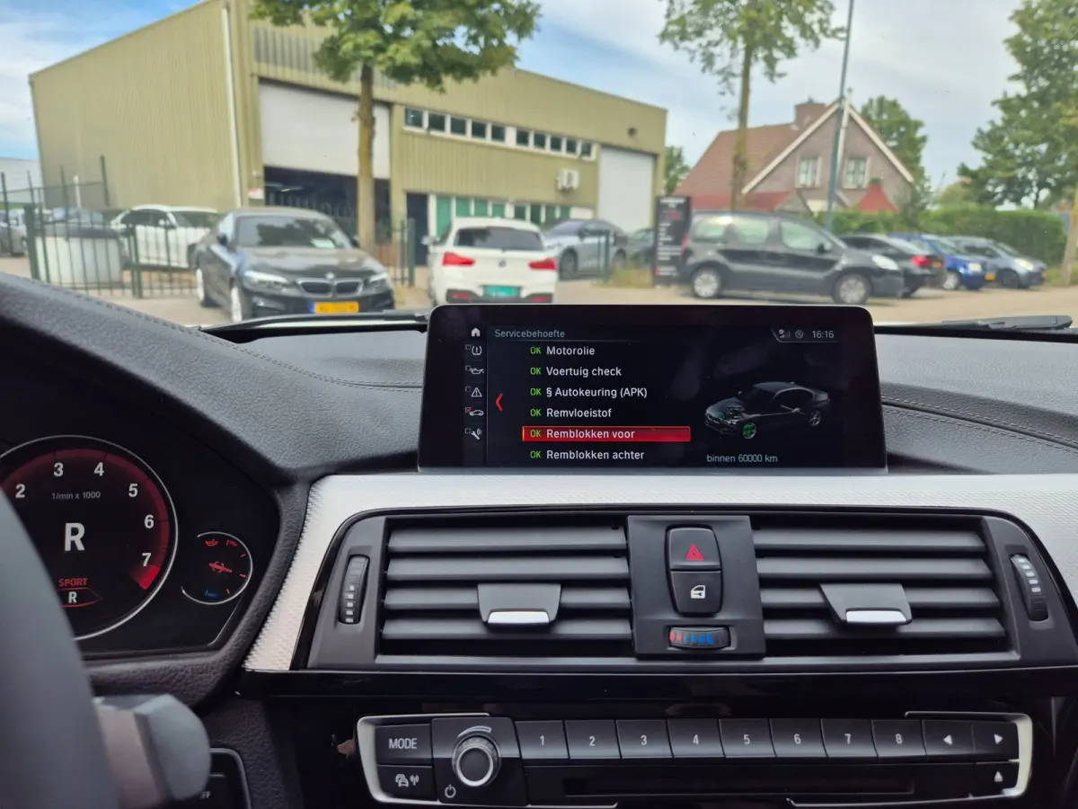 320i Sport Ed Pano CarPlay H&K virtual dash GR Navi Elk. Trekhaak Camera Dode Hoek waarschuwing 19inch M Velgen