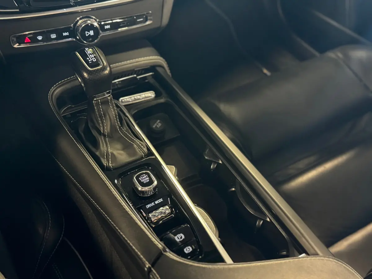 T6 Polestar l 360 camera l HUD l Luchtvering l Bowers l Memory