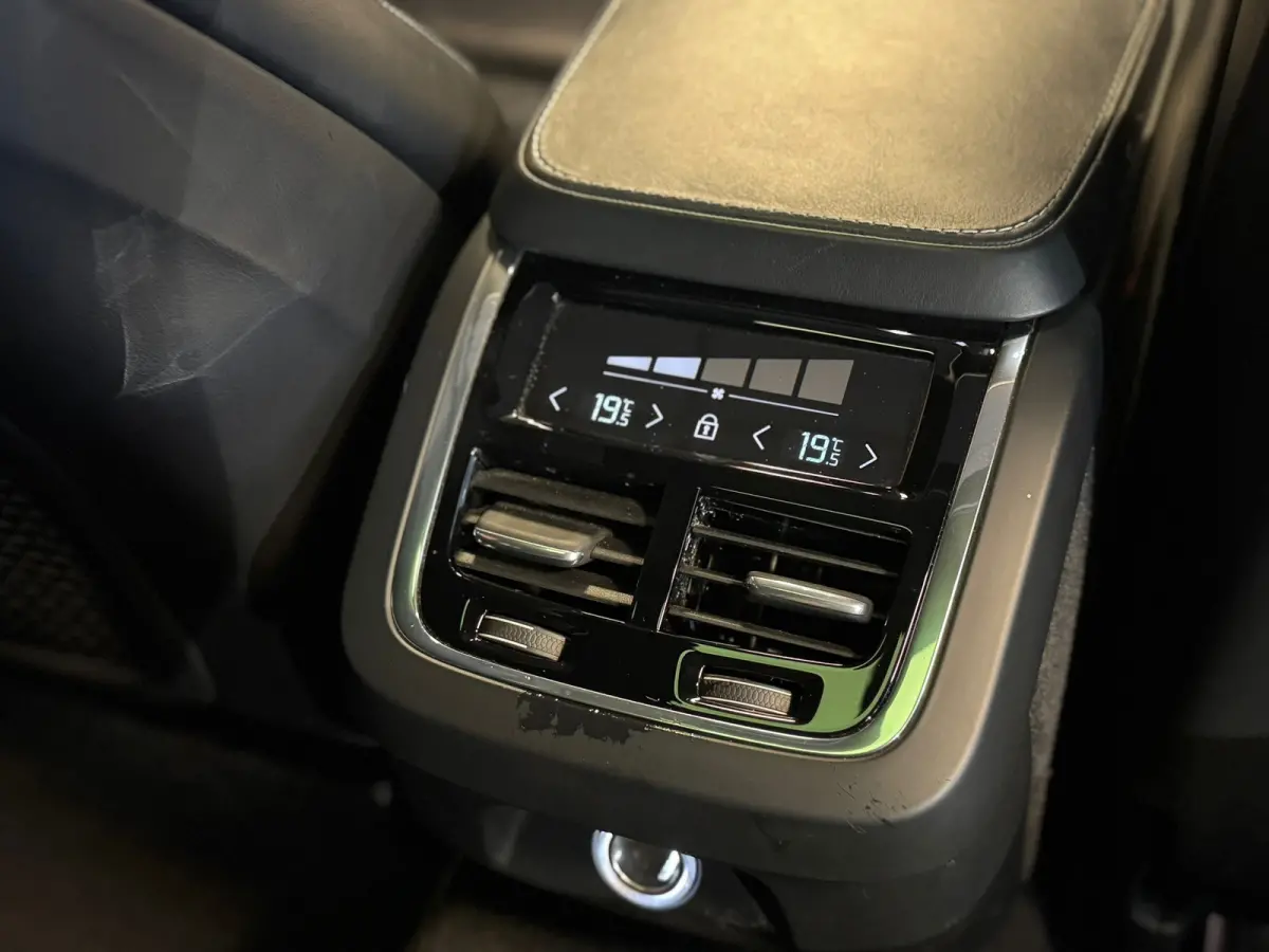 T6 Polestar l 360 camera l HUD l Luchtvering l Bowers l Memory