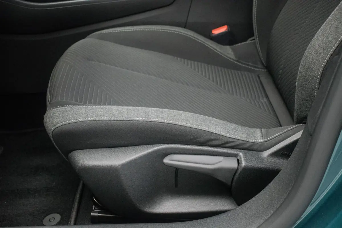 1.2 PureTech Business Edition Automaat NL-auto [ Full LED I-Cockpit Carplay Parkeersensoren Navigatie Full Map ]