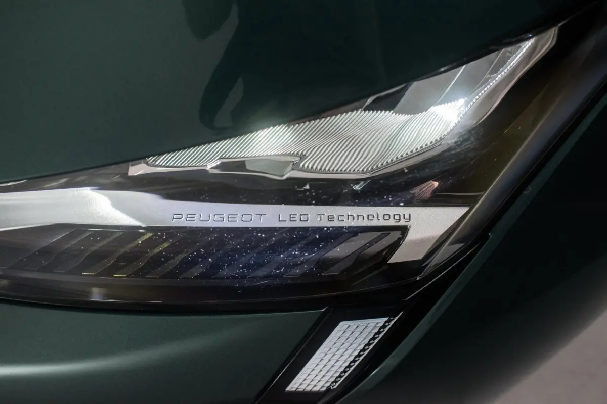 1.2 PureTech Business Edition Automaat NL-auto [ Full LED I-Cockpit Carplay Parkeersensoren Navigatie Full Map ]