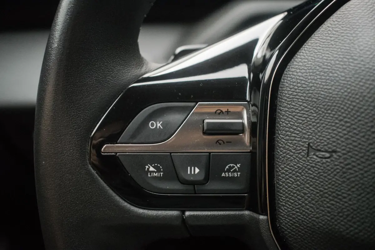 1.2 PureTech Business Edition Automaat NL-auto [ Full LED I-Cockpit Carplay Parkeersensoren Navigatie Full Map ]