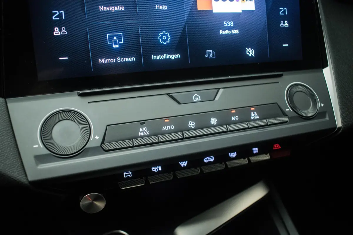 1.2 PureTech Business Edition Automaat NL-auto [ Full LED I-Cockpit Carplay Parkeersensoren Navigatie Full Map ]
