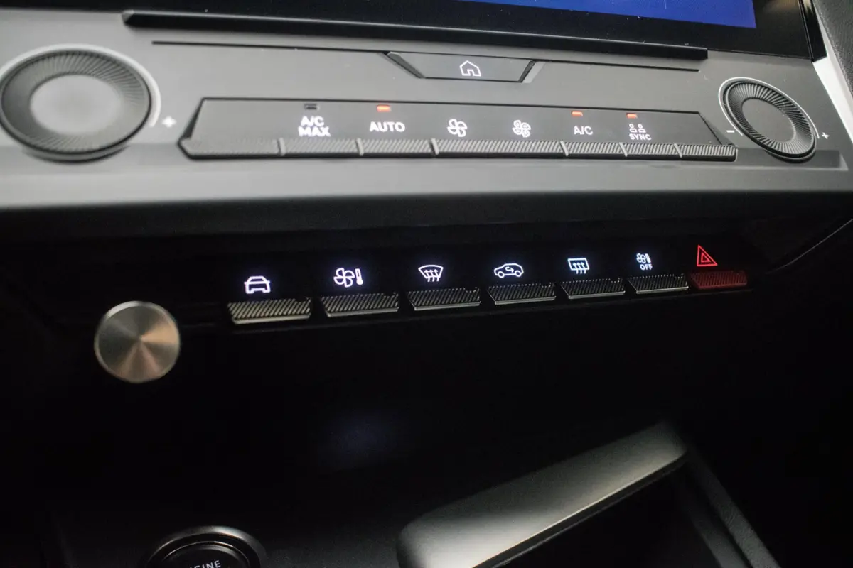 1.2 PureTech Business Edition Automaat NL-auto [ Full LED I-Cockpit Carplay Parkeersensoren Navigatie Full Map ]