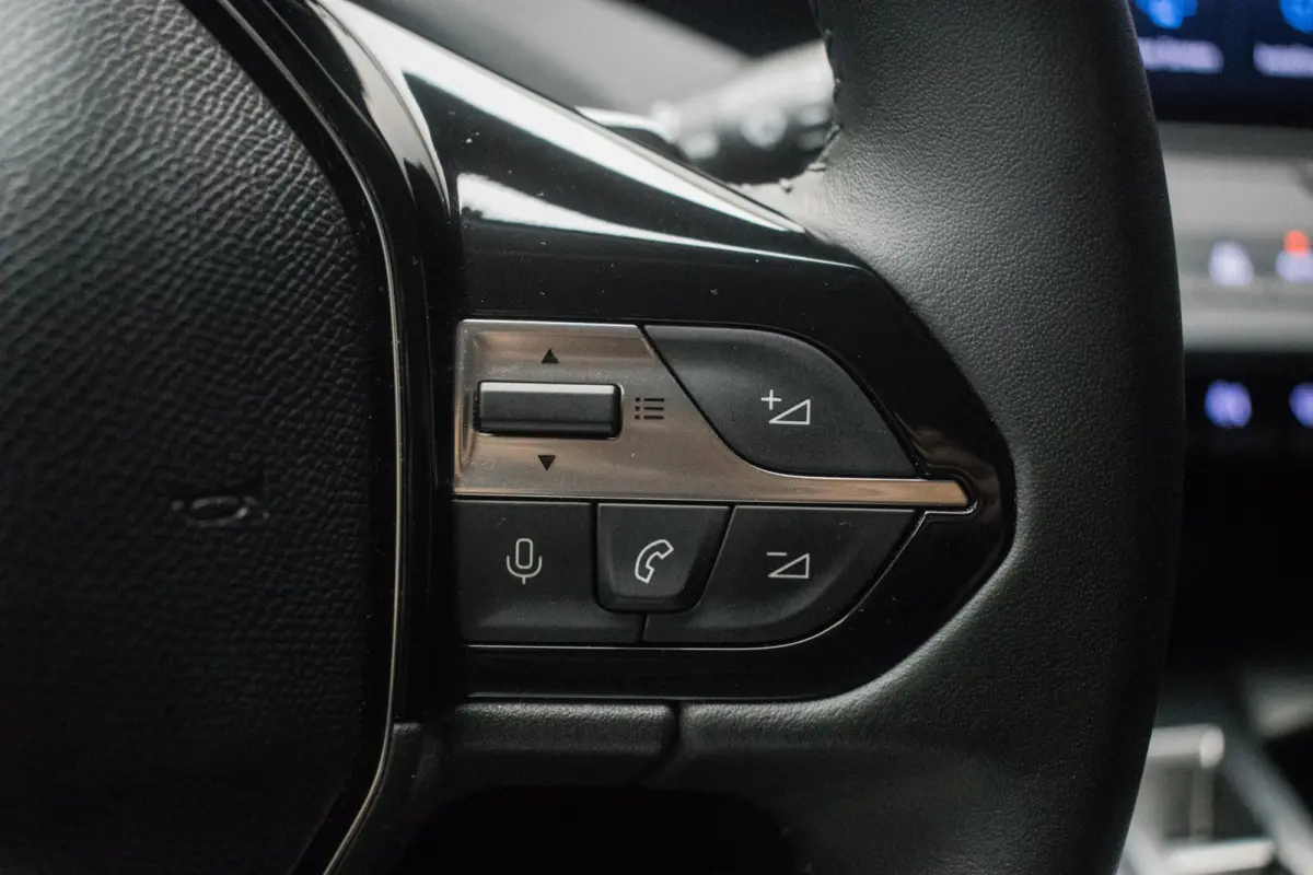 1.2 PureTech Business Edition Automaat NL-auto [ Full LED I-Cockpit Carplay Parkeersensoren Navigatie Full Map ]