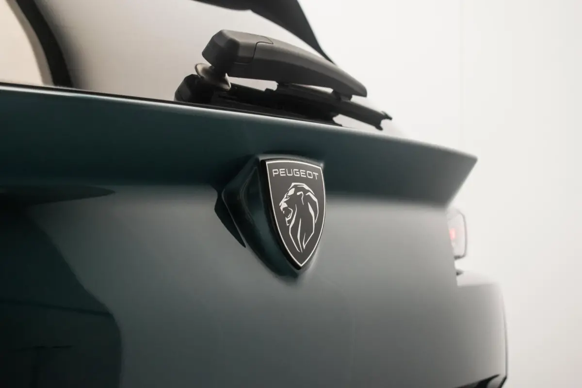 1.2 PureTech Business Edition Automaat NL-auto [ Full LED I-Cockpit Carplay Parkeersensoren Navigatie Full Map ]