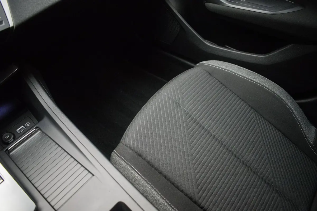 1.2 PureTech Business Edition Automaat NL-auto [ Full LED I-Cockpit Carplay Parkeersensoren Navigatie Full Map ]