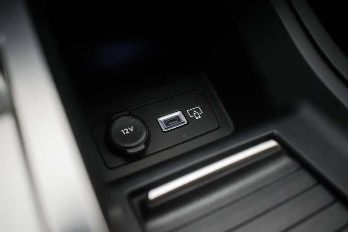 1.2 PureTech Business Edition Automaat NL-auto [ Full LED I-Cockpit Carplay Parkeersensoren Navigatie Full Map ]