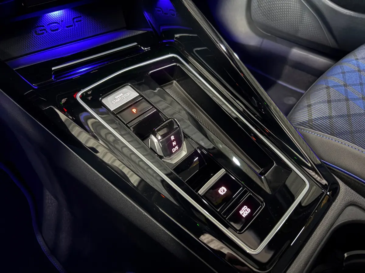 2.0 TSI R 4Motion, Pano, Akra, HK Audio, HUD
