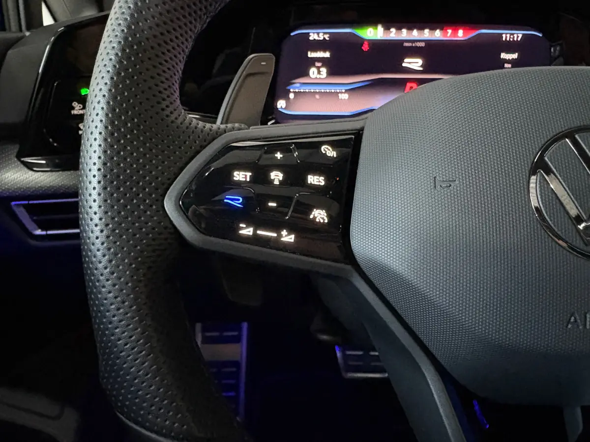 2.0 TSI R 4Motion, Pano, Akra, HK Audio, HUD