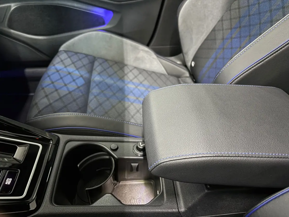 2.0 TSI R 4Motion, Pano, Akra, HK Audio, HUD