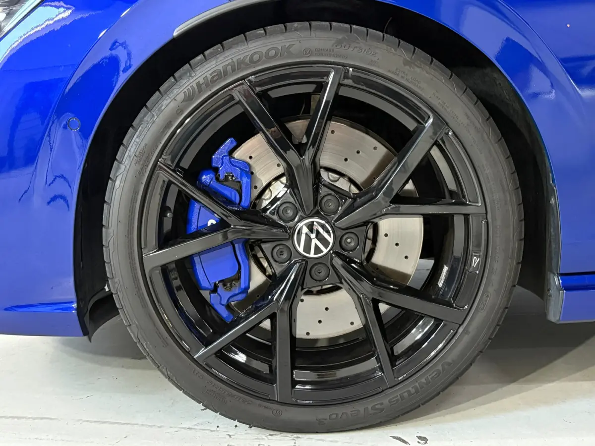 2.0 TSI R 4Motion, Pano, Akra, HK Audio, HUD