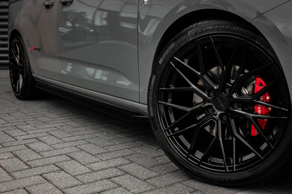 2.0 TDI 122PK DSG JB-EDITION / MAXTRON / SIDE- BARS / VERLAGING / ELEK- PAKKET / PDC / CAMERA / BLACK OPS