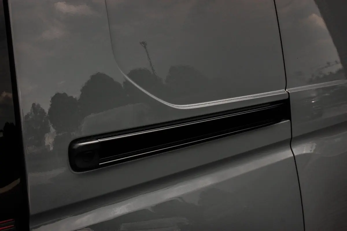 2.0 TDI 122PK DSG JB-EDITION / MAXTRON / SIDE- BARS / VERLAGING / ELEK- PAKKET / PDC / CAMERA / BLACK OPS