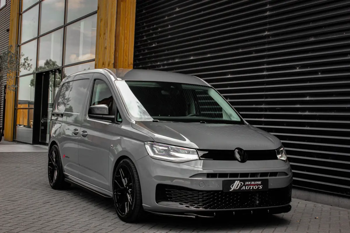 2.0 TDI 122PK DSG JB-EDITION / MAXTRON / SIDE- BARS / VERLAGING / ELEK- PAKKET / PDC / CAMERA / BLACK OPS