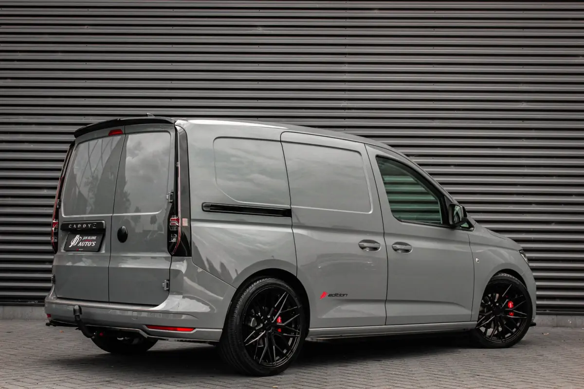 2.0 TDI 122PK DSG JB-EDITION / MAXTRON / SIDE- BARS / VERLAGING / ELEK- PAKKET / PDC / CAMERA / BLACK OPS