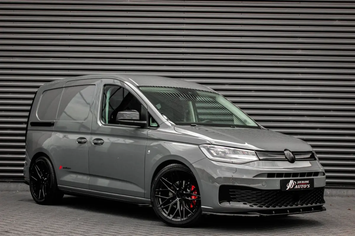 2.0 TDI 122PK DSG JB-EDITION / MAXTRON / SIDE- BARS / VERLAGING / ELEK- PAKKET / PDC / CAMERA / BLACK OPS
