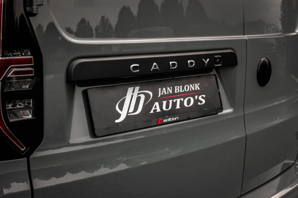 2.0 TDI 122PK DSG JB-EDITION / MAXTRON / SIDE- BARS / VERLAGING / ELEK- PAKKET / PDC / CAMERA / BLACK OPS