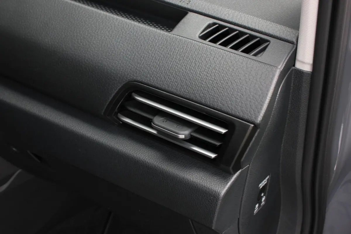 2.0 TDI 122PK DSG JB-EDITION / MAXTRON / SIDE- BARS / VERLAGING / ELEK- PAKKET / PDC / CAMERA / BLACK OPS