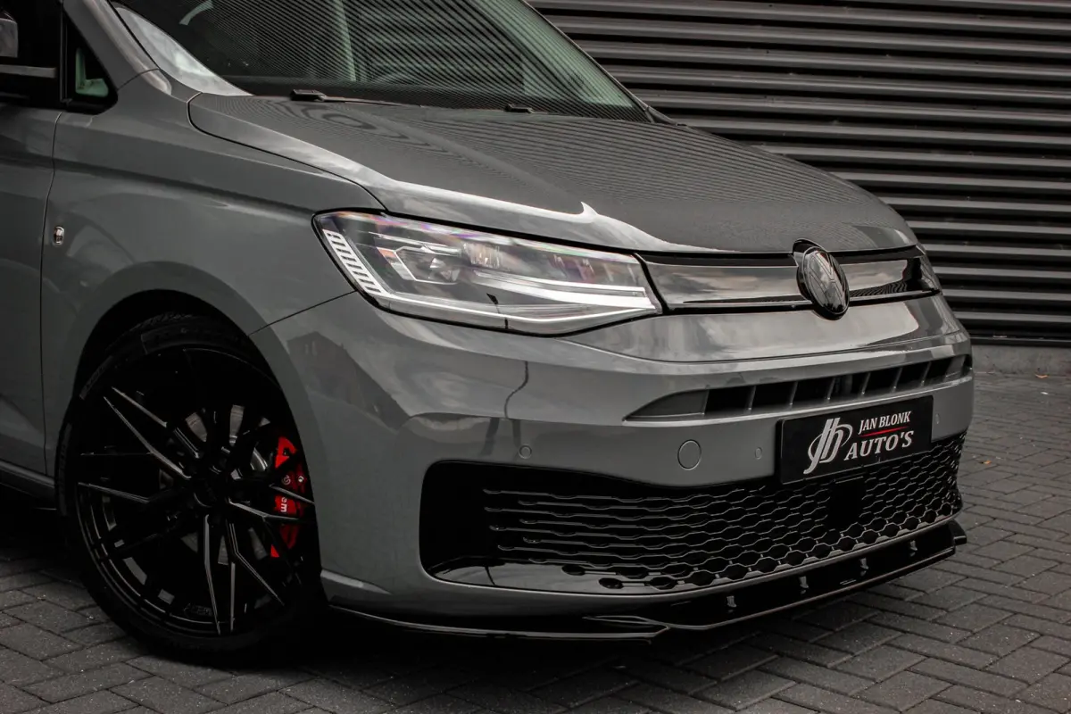 2.0 TDI 122PK DSG JB-EDITION / MAXTRON / SIDE- BARS / VERLAGING / ELEK- PAKKET / PDC / CAMERA / BLACK OPS