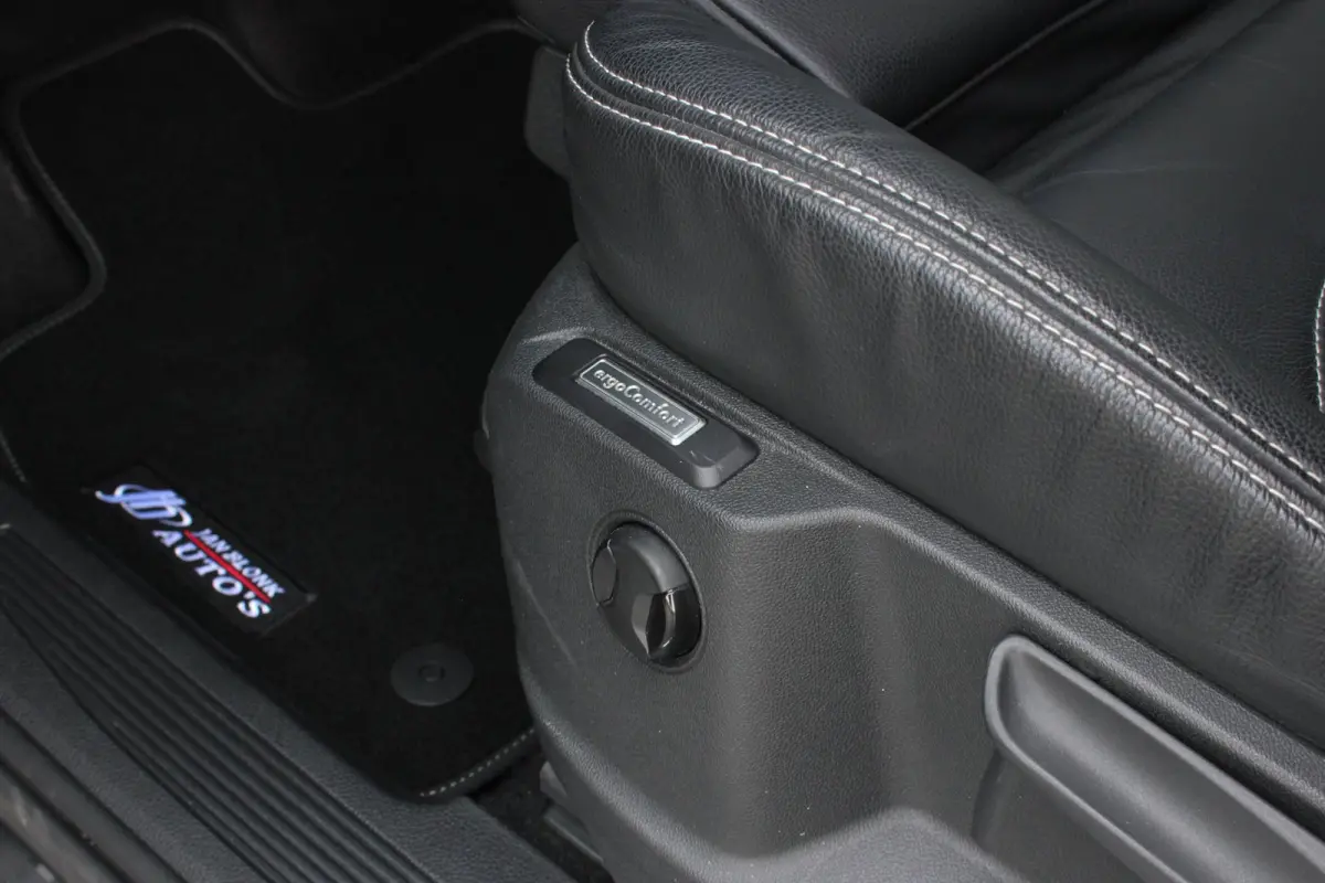 2.0 TDI 122PK DSG JB-EDITION / MAXTRON / SIDE- BARS / VERLAGING / ELEK- PAKKET / PDC / CAMERA / BLACK OPS