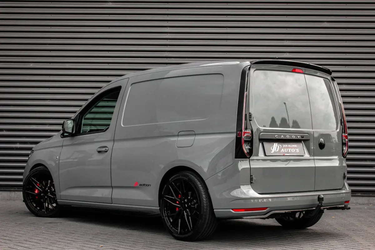 2.0 TDI 122PK DSG JB-EDITION / MAXTRON / SIDE- BARS / VERLAGING / ELEK- PAKKET / PDC / CAMERA / BLACK OPS